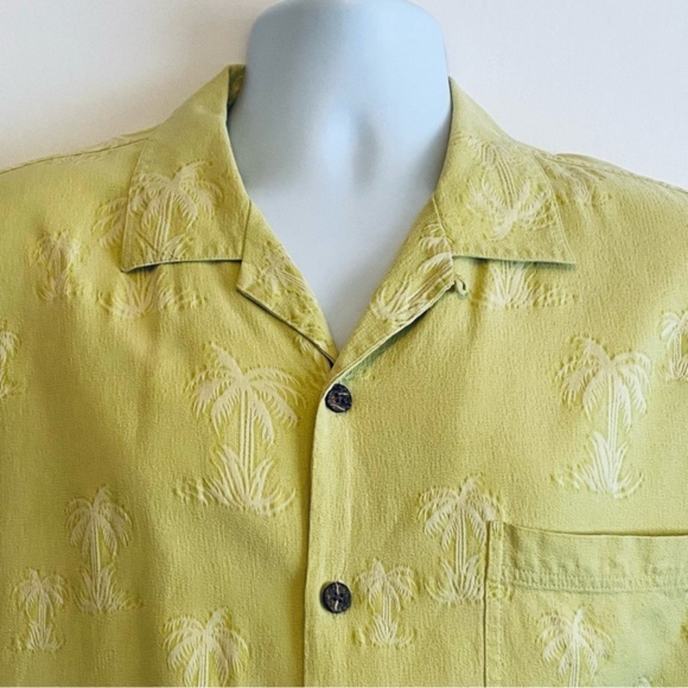 Vintage Tommy Bahama 100% Silk Hawaiian Shirt Tropical Vacation Cruise Palm Tree - Picture 2 of 14